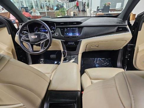 Used 2017 Cadillac XT5 FWD image 9