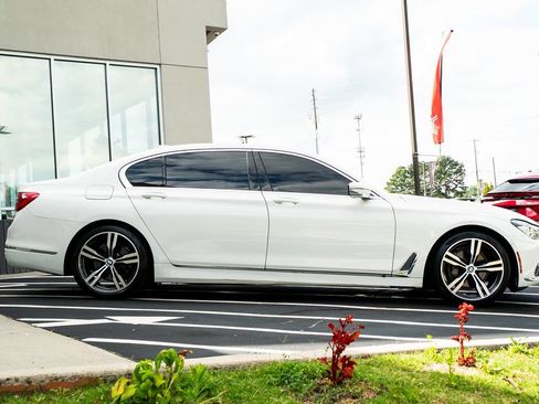 Used 2018 BMW 740i RWD image 8