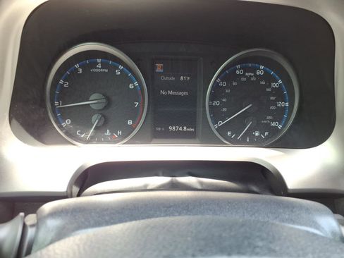 Used 2018 Toyota RAV4 LE FWD image 20