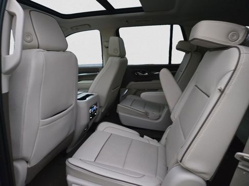 Used 2021 GMC Yukon Denali w/ Denali Premium Package image 15