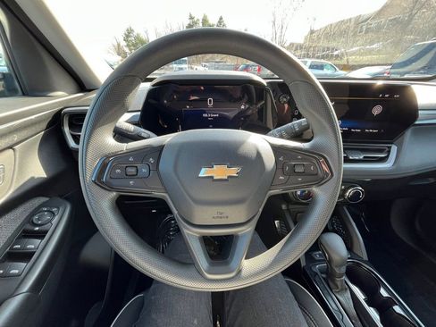 Used 2025 Chevrolet TrailBlazer LT image 11