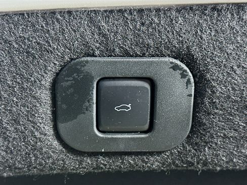 Used 2017 Lincoln Continental Reserve FWD image 30