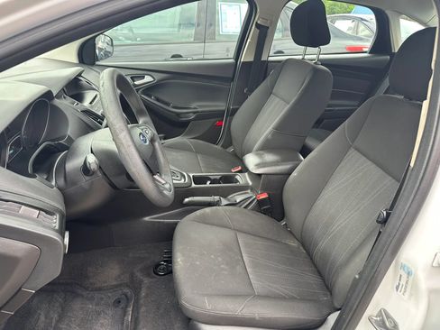 Used 2017 Ford Focus SE FWD image 9
