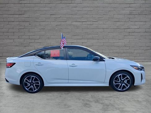 Used 2025 Nissan Sentra SR FWD image 12