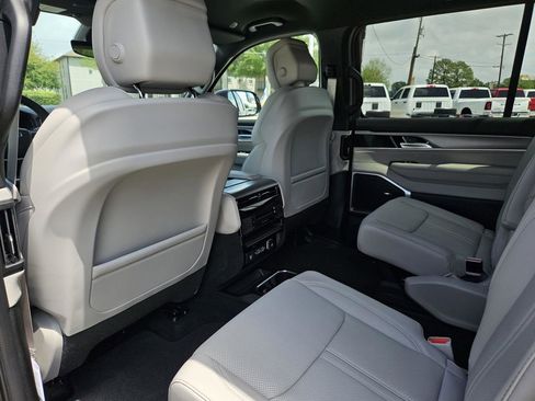 New 2026 Jeep Grand Wagoneer L Limited AWD/4WD image 34