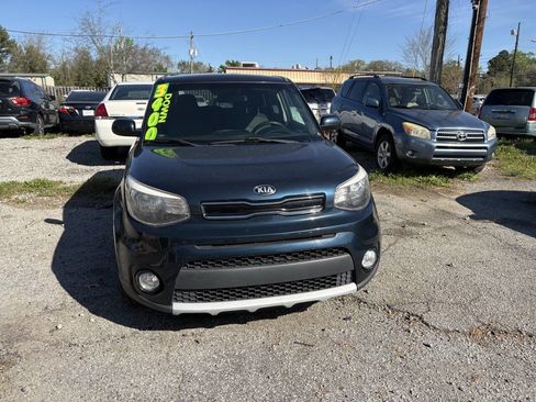 Used 2019 Kia Soul + image 1