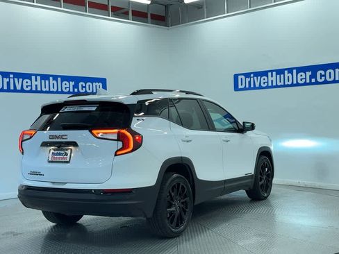 Used 2024 GMC Terrain SLE w/ Driver Convenience Package FWD image 2