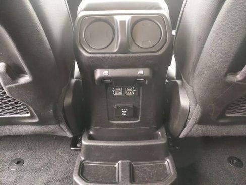 Used 2019 Jeep Wrangler Unlimited Rubicon w/ Uconnect 4C Nav & Sound Group image 28