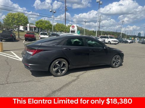 Used 2022 Hyundai Elantra Limited image 17