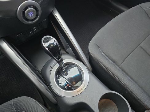 Used 2017 Hyundai Veloster Value Edition image 20