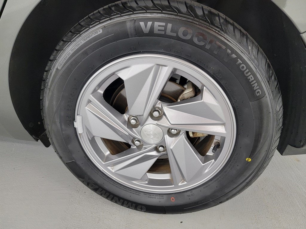 Used 2024 Hyundai Elantra SE FWD image 11