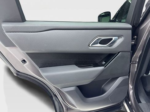 Used 2023 Land Rover Range Rover Velar R-Dynamic S image 32