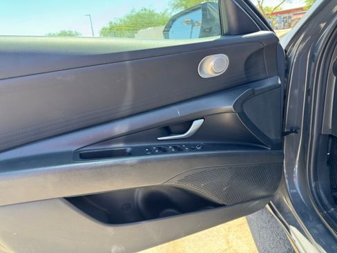Used 2024 Hyundai Elantra SE FWD image 11