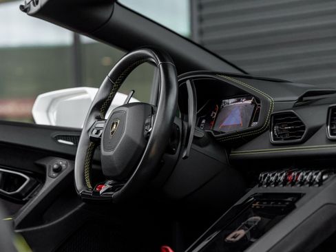 Used 2020 Lamborghini Huracan EVO image 41