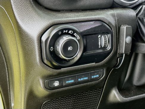 Used 2023 Jeep Wrangler Unlimited Sahara w/ Cold Weather Group AWD/4WD image 14