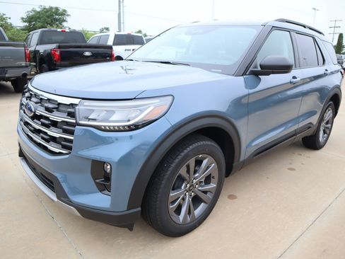 New 2026 Ford Explorer Active w/ Active Comfort Package AWD/4WD image 12