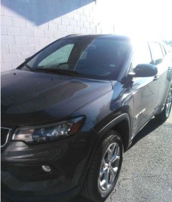 Used 2024 Jeep Compass Latitude AWD/4WD image 1
