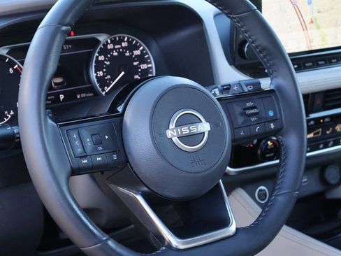 Used 2023 Nissan Rogue SL w/ SL Premium Package image 18