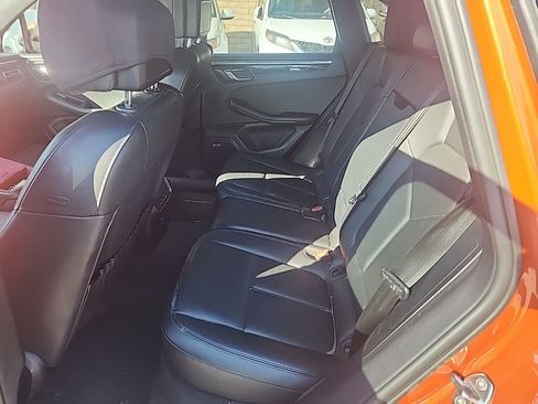 Used 2022 Porsche Macan Base image 11