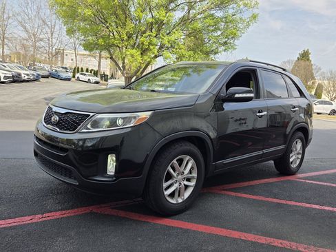 Used 2015 Kia Sorento LX image 1