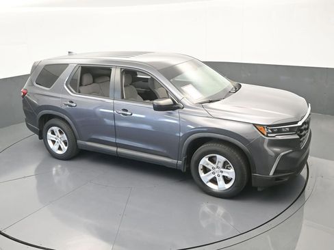 Used 2023 Honda Pilot LX image 52