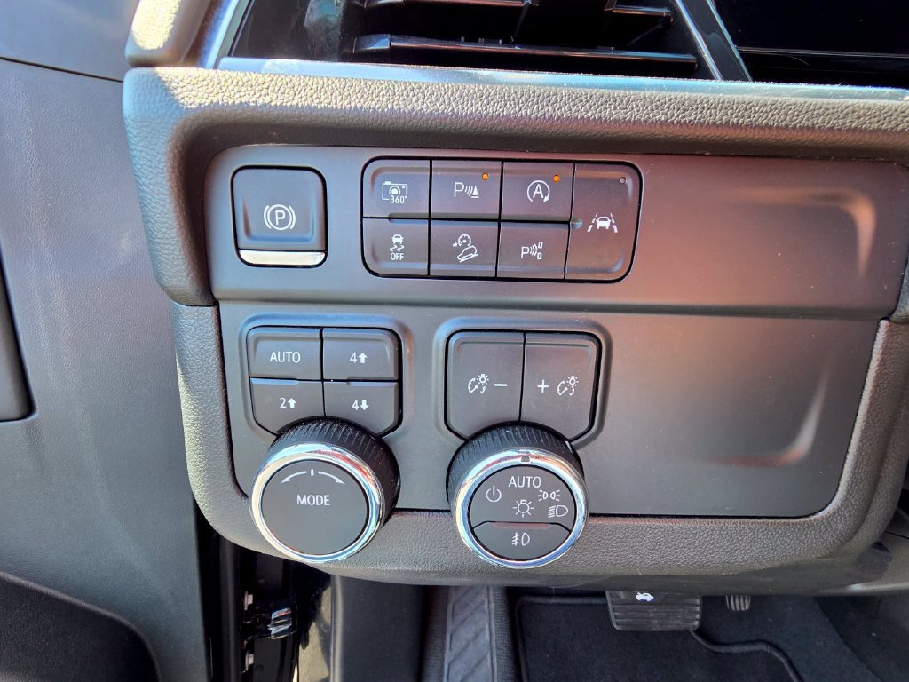 Used 2025 Chevrolet Tahoe Z71 AWD/4WD image 20
