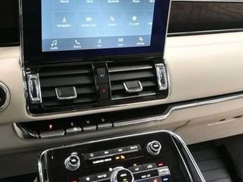 Used 2019 Lincoln Navigator Reserve AWD/4WD image 20