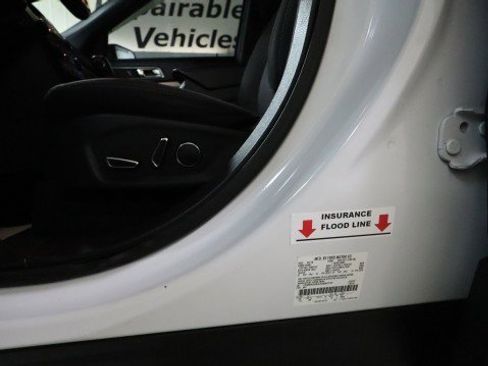 Used 2018 Ford Explorer XLT image 21