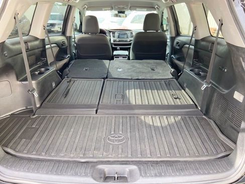 Used 2019 Toyota Highlander LE FWD image 27