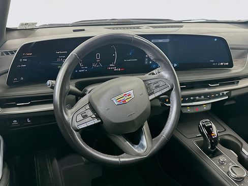 Used 2024 Cadillac XT4 Premium Luxury image 18