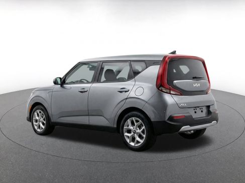 Used 2025 Kia Soul LX w/ LX Technology Package FWD image 7