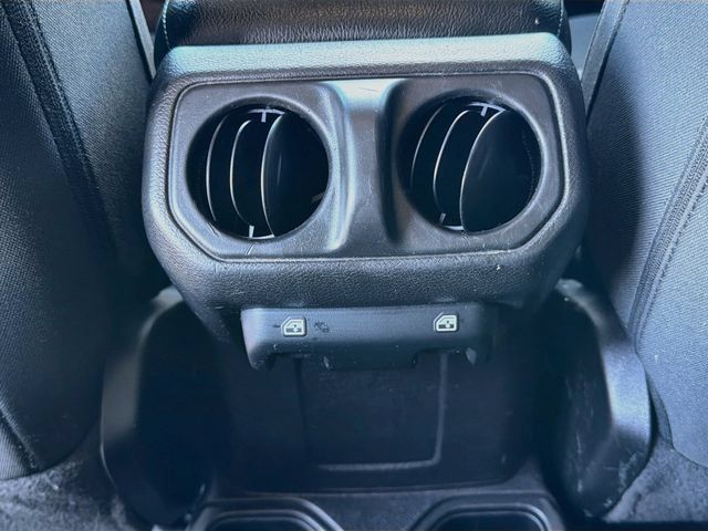 Used 2022 Jeep Wrangler Unlimited Sport AWD/4WD image 28