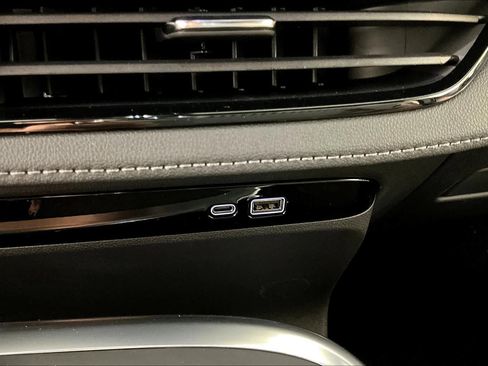 Used 2025 Buick Enclave Preferred image 13