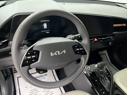 Certified 2025 Kia Niro EX Touring FWD image 16