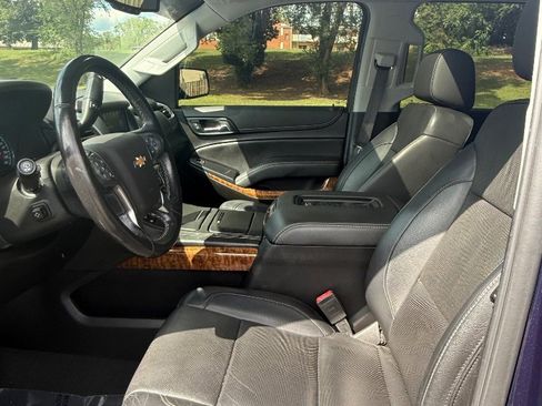 Used 2019 Chevrolet Suburban Premier image 21