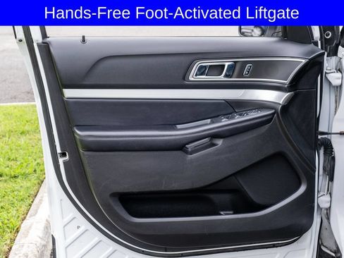 Used 2017 Ford Explorer XLT w/ Equipment Group 202A AWD/4WD image 12