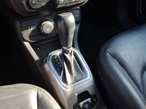 Used 2021 Jeep Renegade Limited image 13