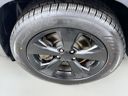 Used 2020 Jeep Cherokee Altitude image 27