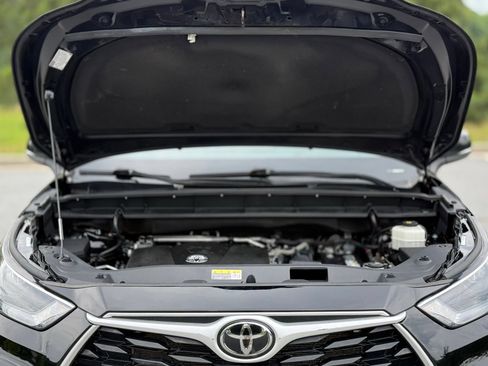 Used 2022 Toyota Highlander LE AWD/4WD image 49