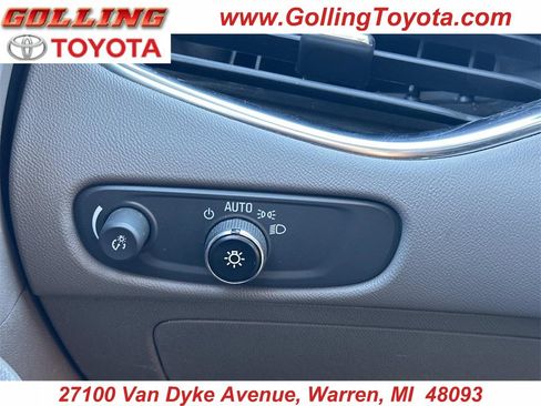 Used 2016 Chevrolet Malibu Premier w/ Driver Confidence Package II image 27