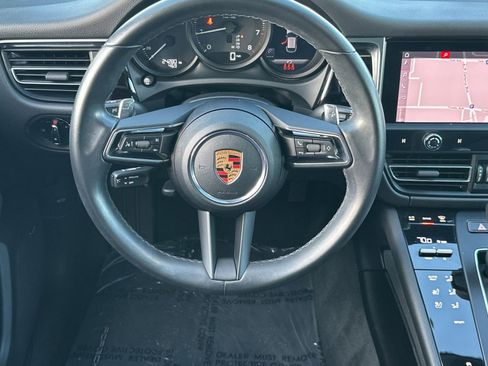 Certified 2022 Porsche Macan image 14