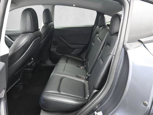 Used 2021 Tesla Model Y Long Range image 17