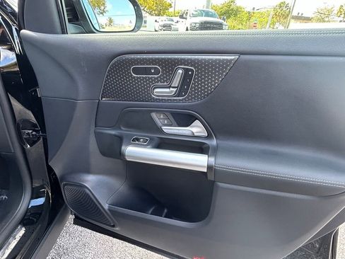 Used 2025 Mercedes-Benz GLA 250 4MATIC image 33