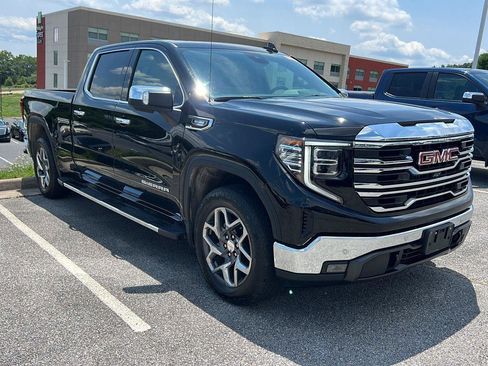 Used 2023 GMC Sierra 1500 SLT w/ SLT Premium Plus Package AWD/4WD image 5