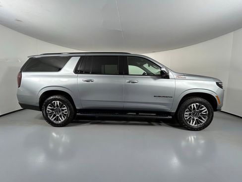 Used 2025 Chevrolet Suburban Z71 image 8