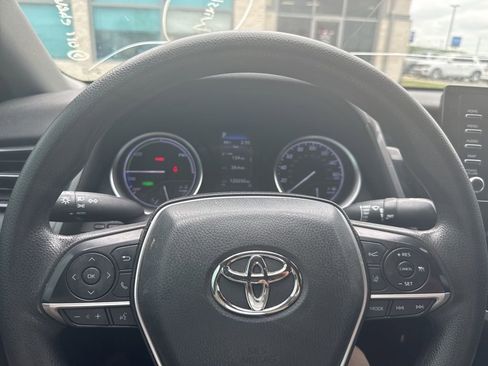 Used 2022 Toyota Camry LE FWD image 11
