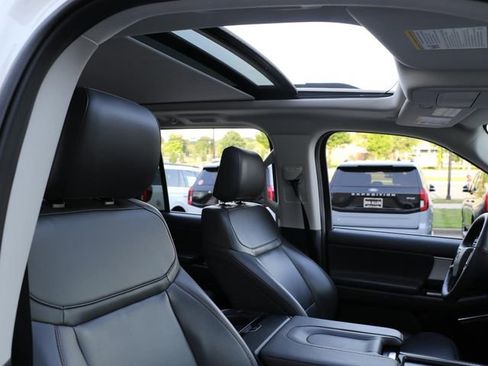 Certified 2025 Ford Expedition Active AWD/4WD image 10