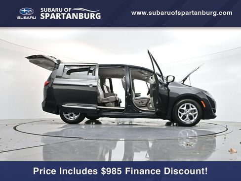 Used 2017 Chrysler Pacifica Touring-L Plus w/ Advanced Safetytec Group image 41