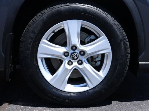 Used 2023 Toyota Highlander LE FWD image 28