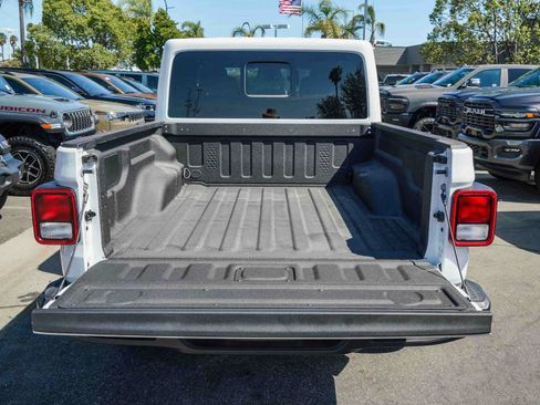 New 2026 Jeep Gladiator Sport AWD/4WD image 25